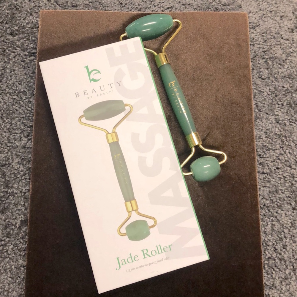 Beauty by Earth Jade Roller